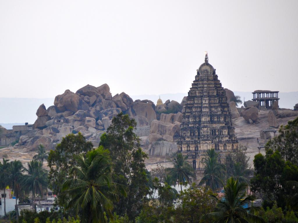 Uma Shankar Hampi Esterno foto