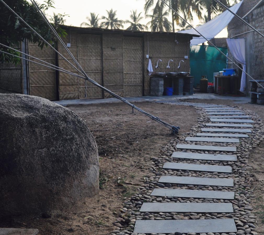 Uma Shankar Hampi Esterno foto